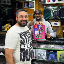 Cliente retirando o produto na loja Games Express SP